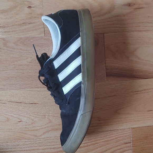 Adidas. Men's size 9. Skater style shoes. - Picture 2 of 5